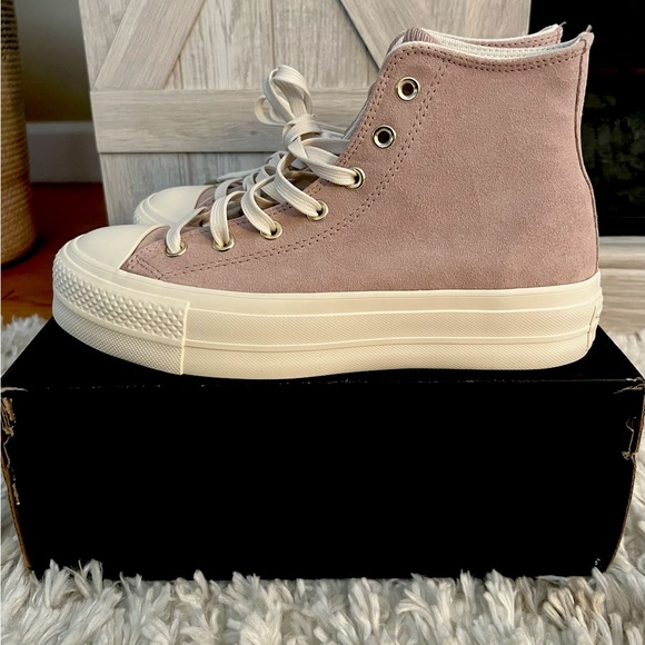 Converse Shoes - BRAND NEW Converse Platform Sneakers!